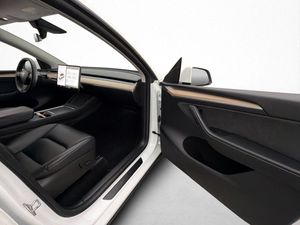 Tesla Model Y bild 33