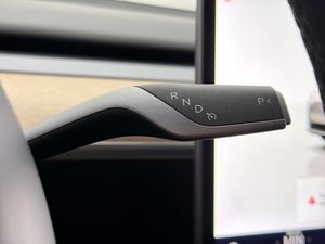 Tesla Model Y bild 25