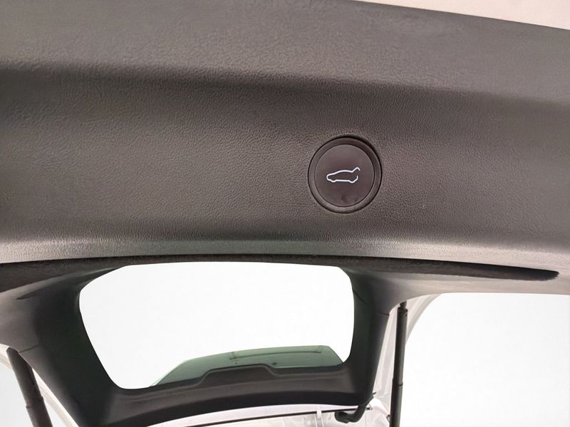 Tesla Model Y bild 27