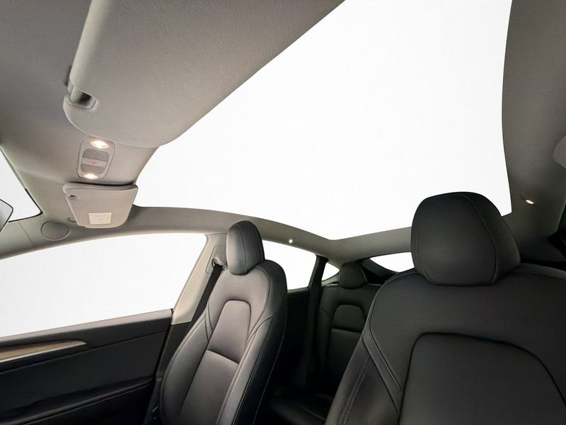 Tesla Model Y bild 14