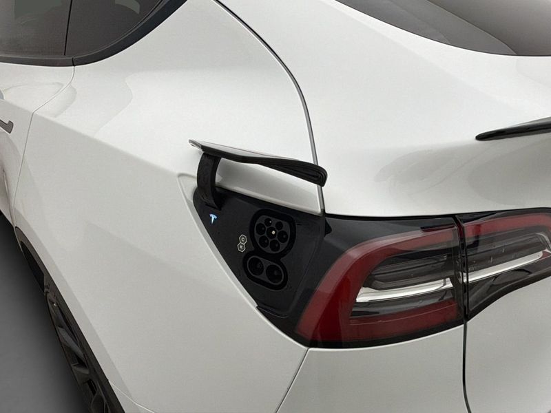 Tesla Model Y bild 9