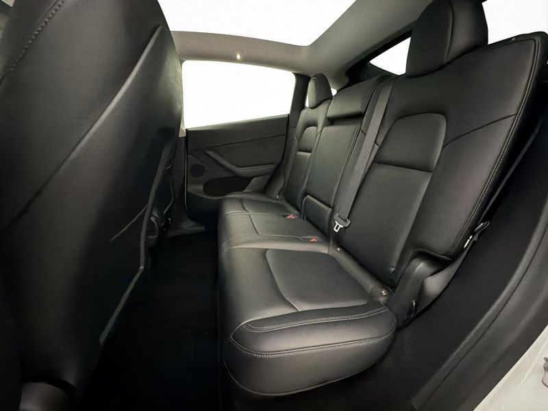 Tesla Model Y bild 26