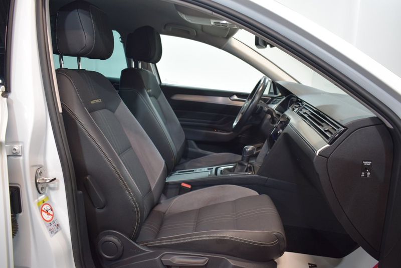 Volkswagen Passat bild 13