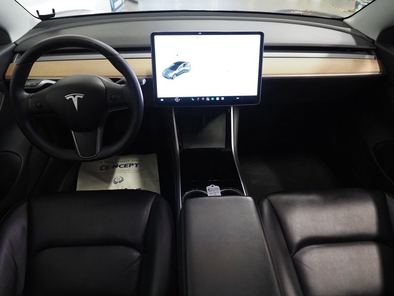 Tesla Model 3 bild 15