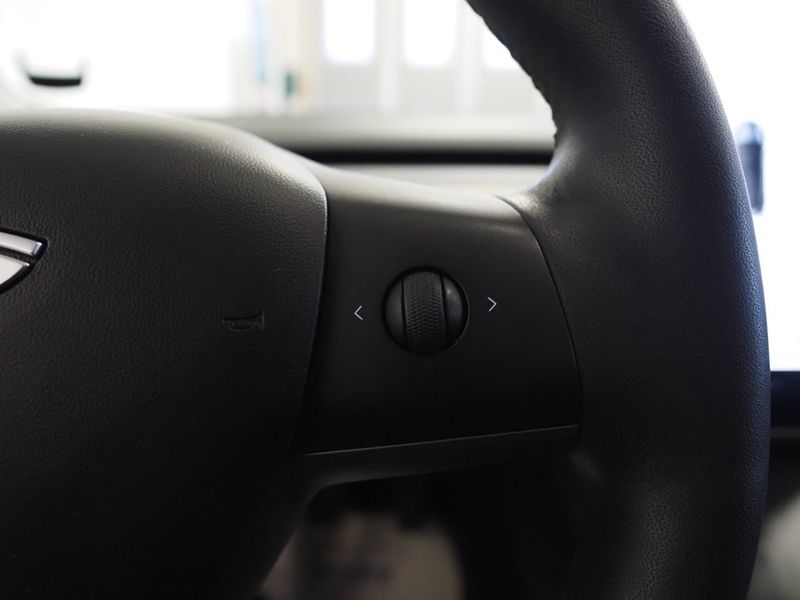 Tesla Model 3 bild 20