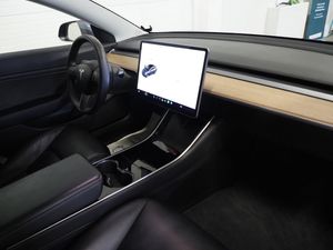 Tesla Model 3 bild 13
