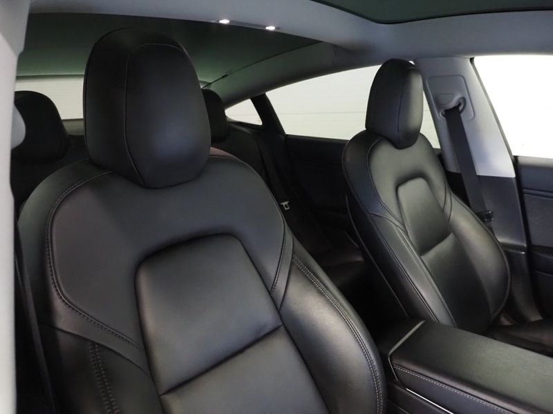 Tesla Model 3 bild 11