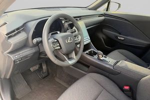 Lexus LBX bild 12