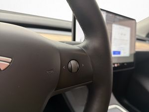 Tesla Model Y bild 33