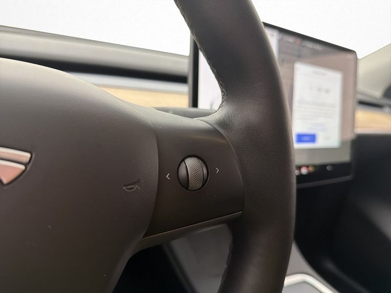 Tesla Model Y bild 33
