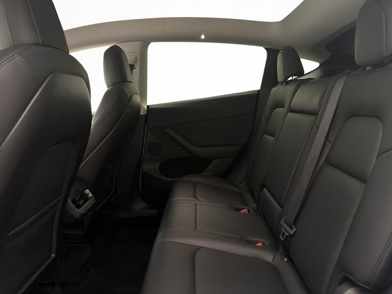 Tesla Model Y bild 25