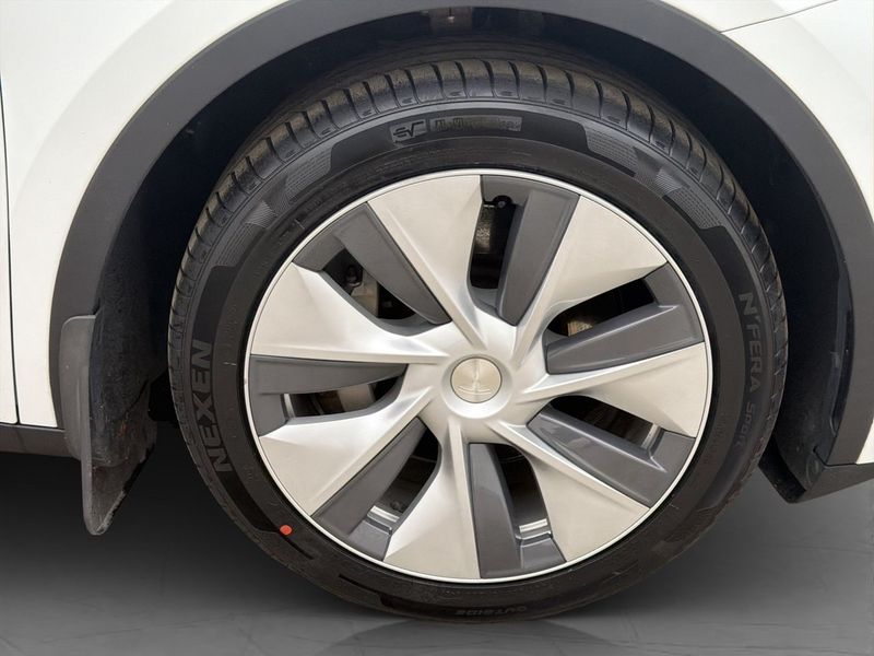 Tesla Model Y bild 32