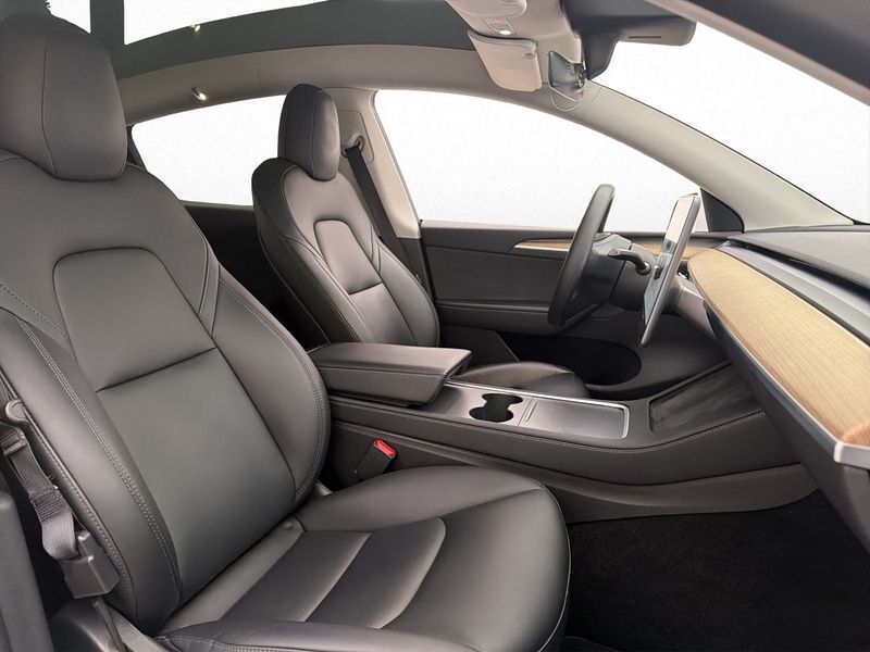 Tesla Model Y bild 23