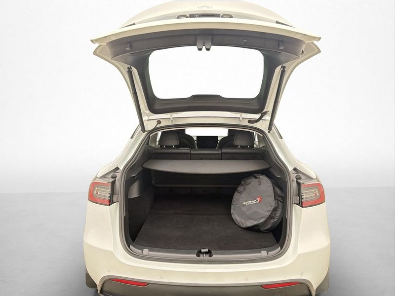 Tesla Model Y bild 27