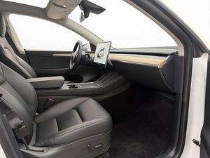 Tesla Model Y bild 24
