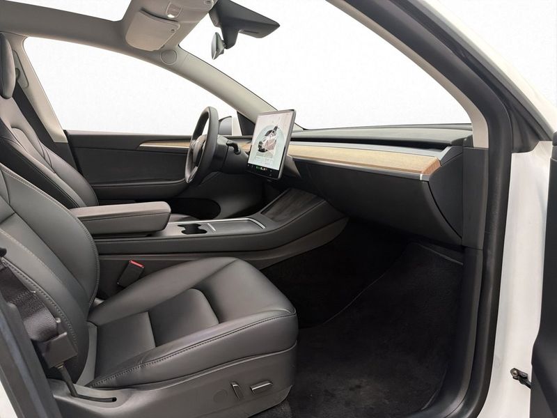 Tesla Model Y bild 24