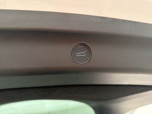 Tesla Model Y bild 26