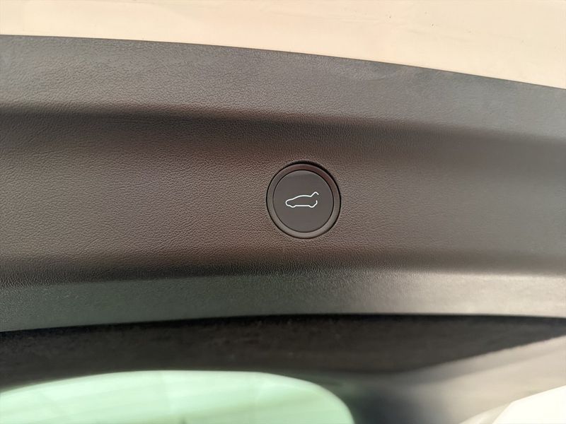 Tesla Model Y bild 26