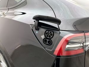 Tesla Model Y bild 28