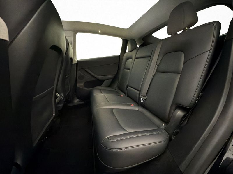 Tesla Model Y bild 25
