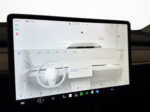 Tesla Model Y bild 19