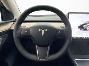 Tesla Model Y bild 15