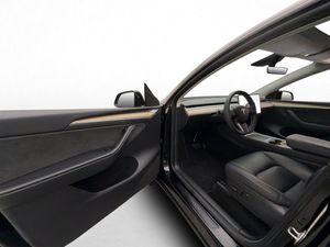 Tesla Model Y bild 11