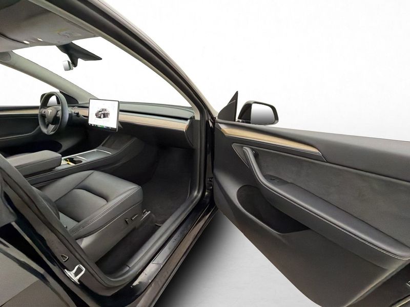 Tesla Model Y bild 24