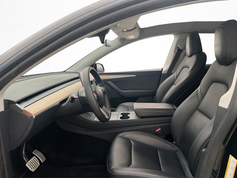 Tesla Model Y bild 11