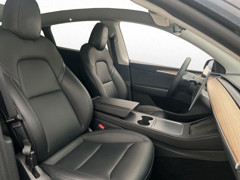 Tesla Model Y bild 26