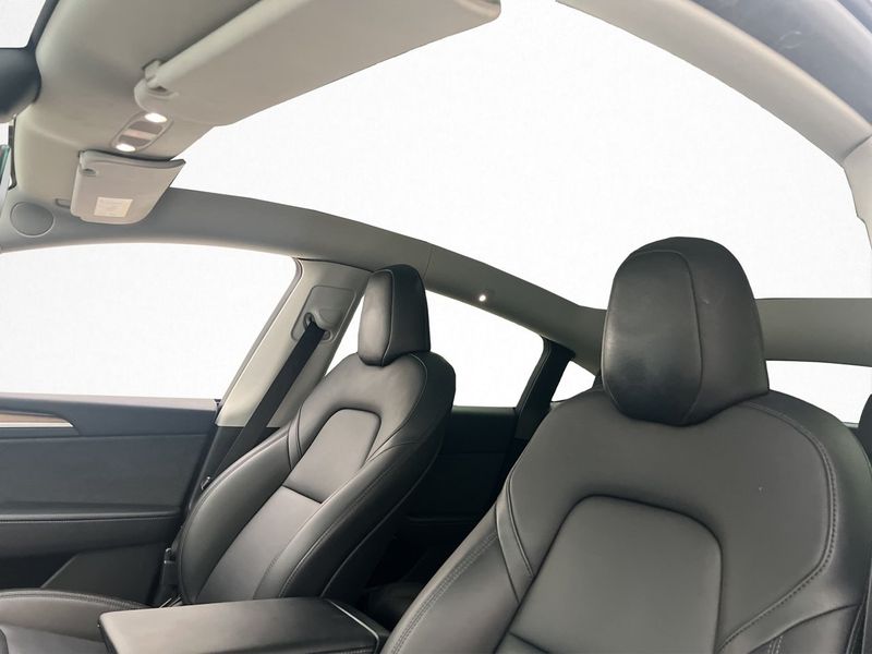 Tesla Model Y bild 12