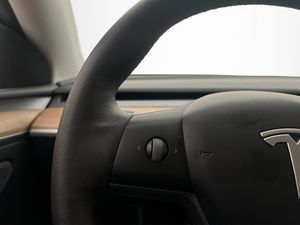 Tesla Model Y bild 15