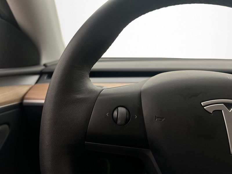 Tesla Model Y bild 15