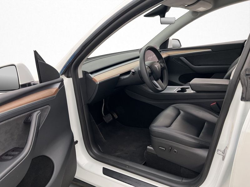 Tesla Model Y bild 11