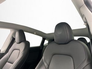 Tesla Model Y bild 12