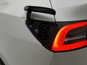 Tesla Model Y bild 32