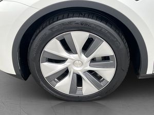 Tesla Model Y bild 35