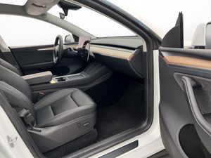 Tesla Model Y bild 28