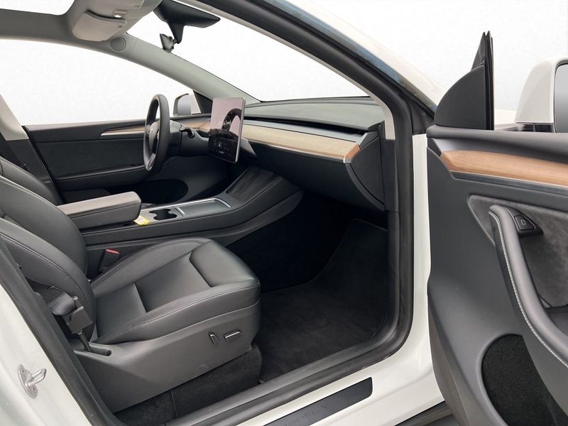 Tesla Model Y bild 28