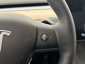 Tesla Model Y bild 15