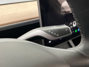 Tesla Model Y bild 16