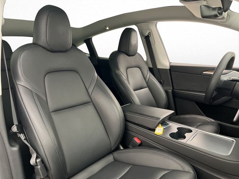 Tesla Model Y bild 27