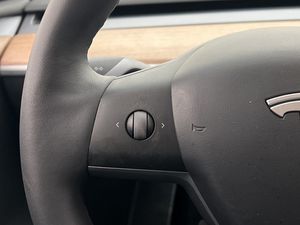 Tesla Model Y bild 14