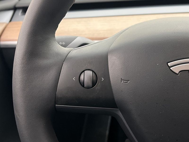 Tesla Model Y bild 14