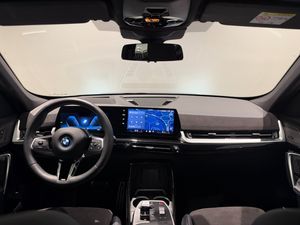 BMW iX1 bild 13