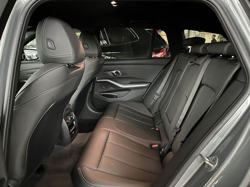 BMW 330 bild 11