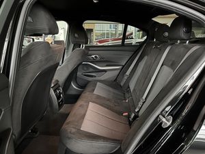 BMW 330 bild 11