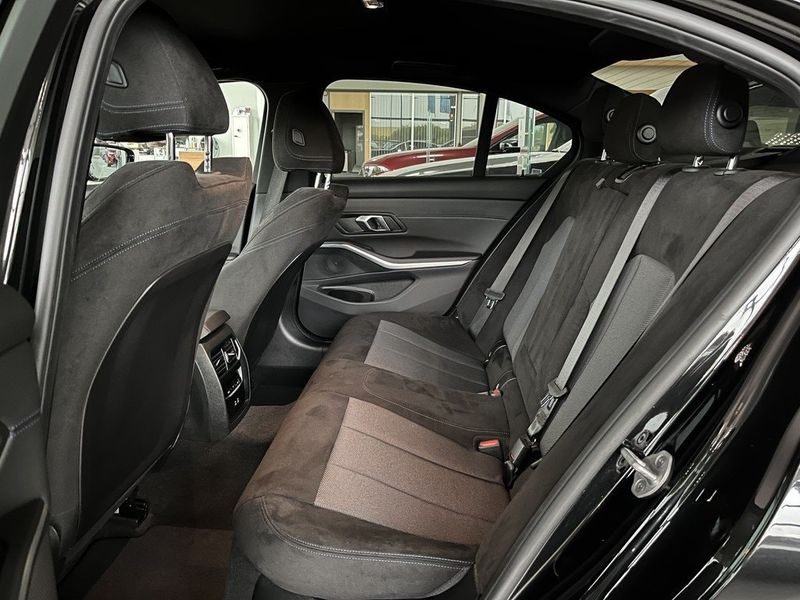 BMW 330 bild 11