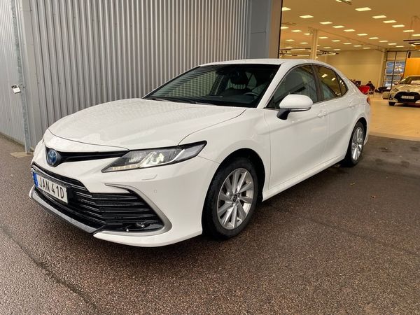 Toyota Camry Active Skinn Momsbil - 2023