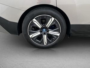 BMW iX bild 35